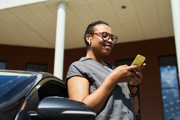 A person using their credit card to pay for a taxi ride, with a cityscape in the background, emphasizing the use of credit cards to earn points on transportation expenses, as part of The Ultimate Guide to Earning Points on Everyday Spending: Maximize Your Rewards in 2025.
