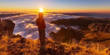 Maximize Your Points: Best Time to Book Travel Rewards in 2025 - Cover Image